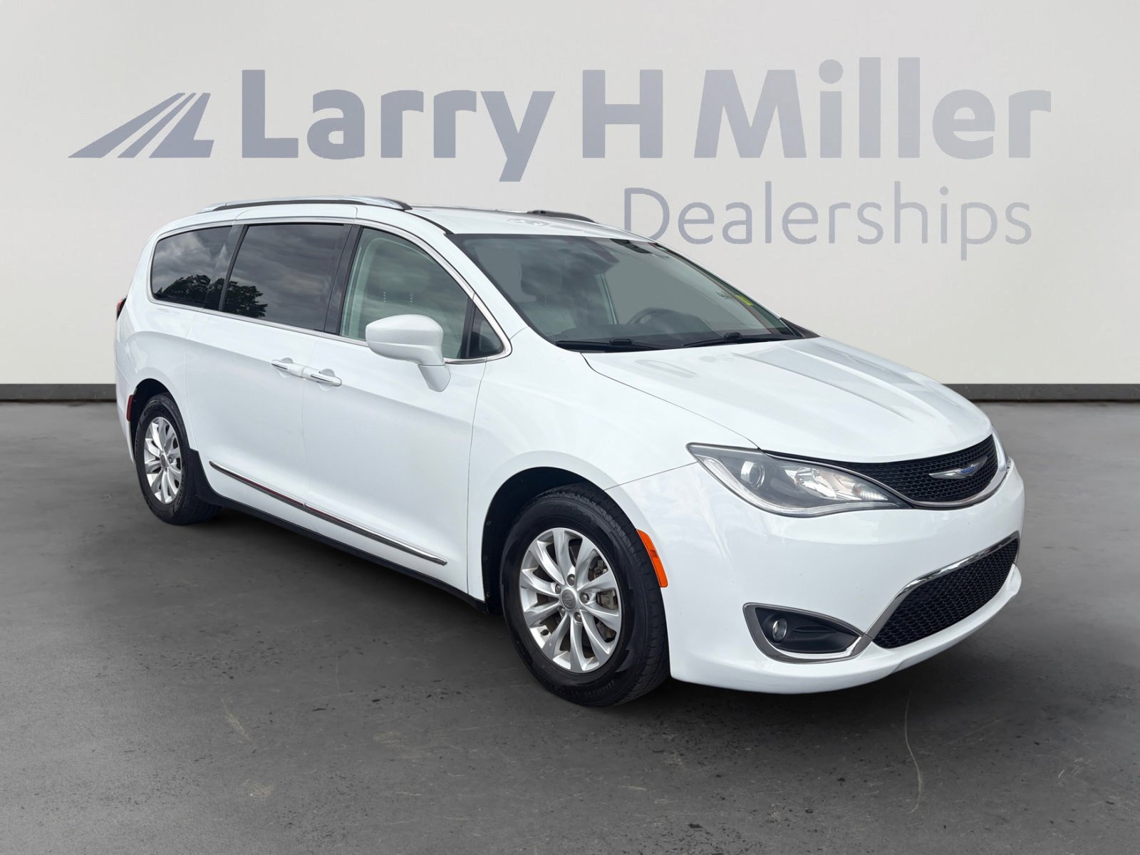 Used 2018 Chrysler Pacifica Touring-L FWD image 7