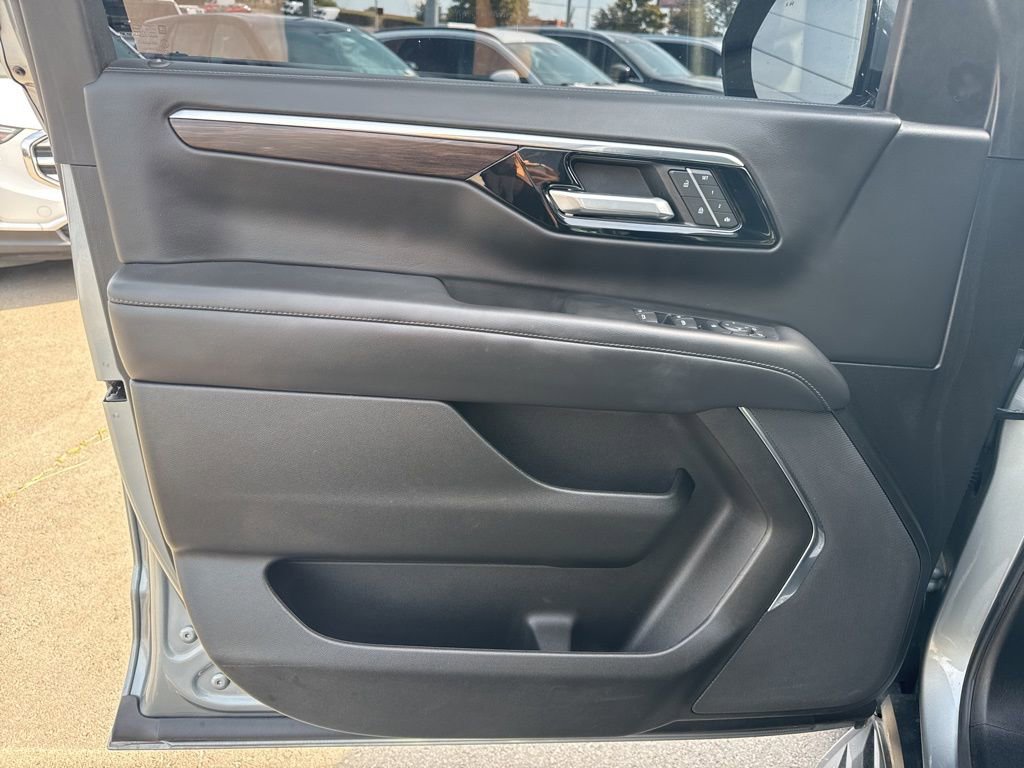 Used 2025 Chevrolet Tahoe LT AWD/4WD image 10