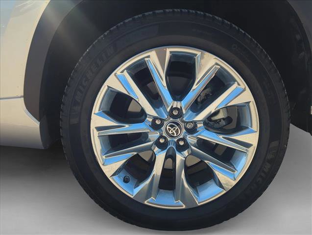 Used 2021 Toyota Highlander Limited FWD image 7