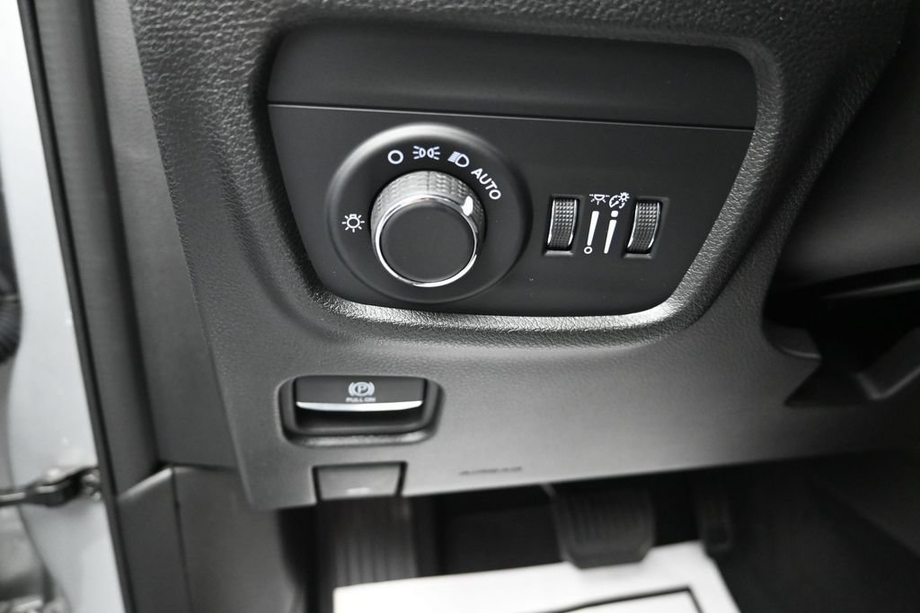 Used 2024 Jeep Grand Cherokee L Laredo AWD/4WD image 12