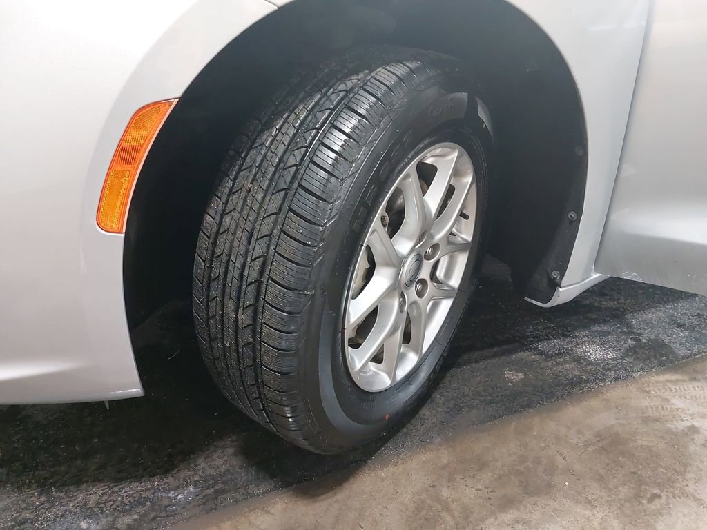 Used 2024 Chrysler Pacifica Touring-L FWD image 31