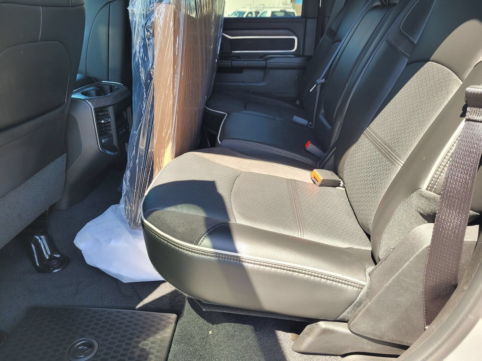 New 2026 RAM 2500 Laramie AWD/4WD image 9