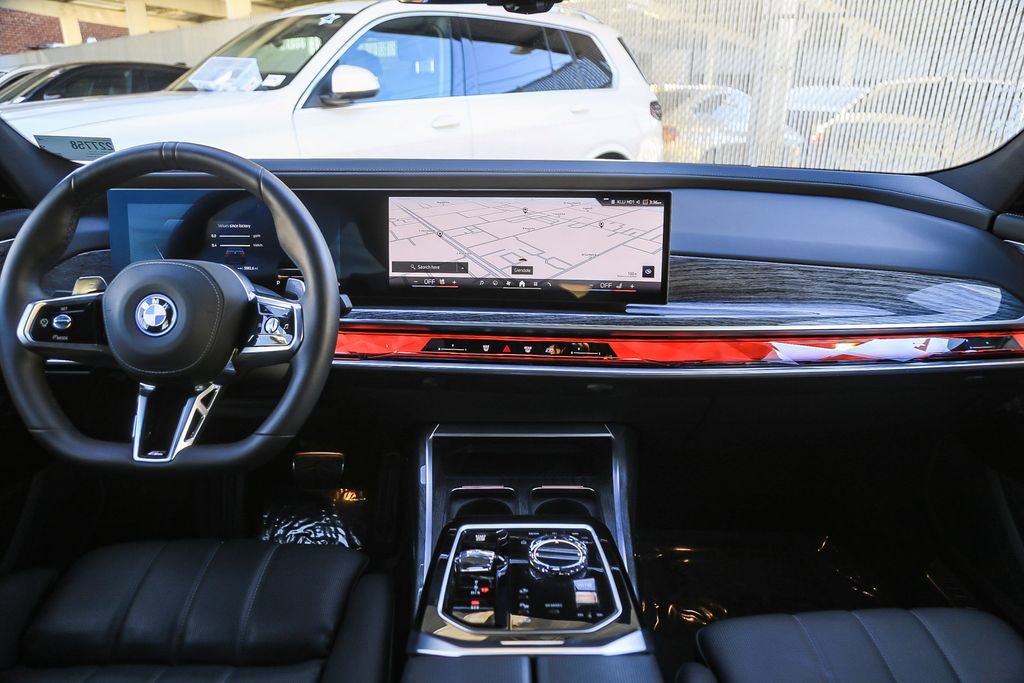 Used 2025 BMW 750e xDrive w/ Premium Package AWD/4WD image 9