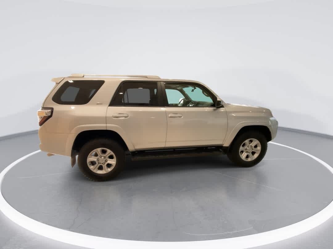Used 2016 Toyota 4Runner SR5 AWD/4WD image 9