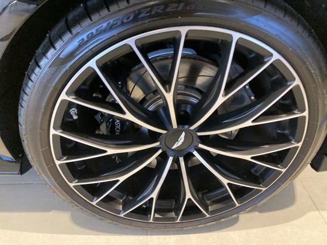 Used 2023 Aston Martin V8 Vantage Roadster image 13