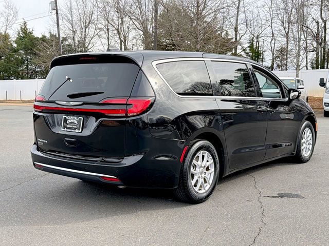 Used 2024 Chrysler Pacifica Touring-L image 12