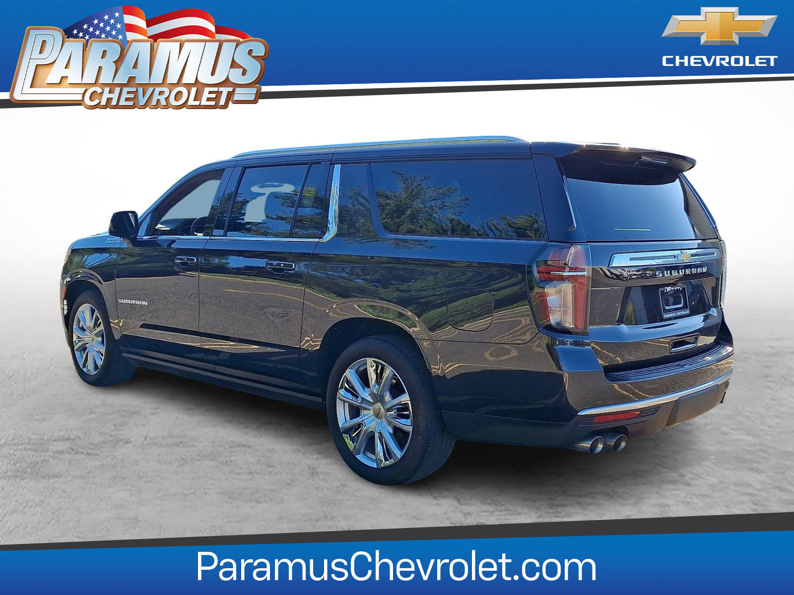 Used 2024 Chevrolet Suburban High Country AWD/4WD image 4