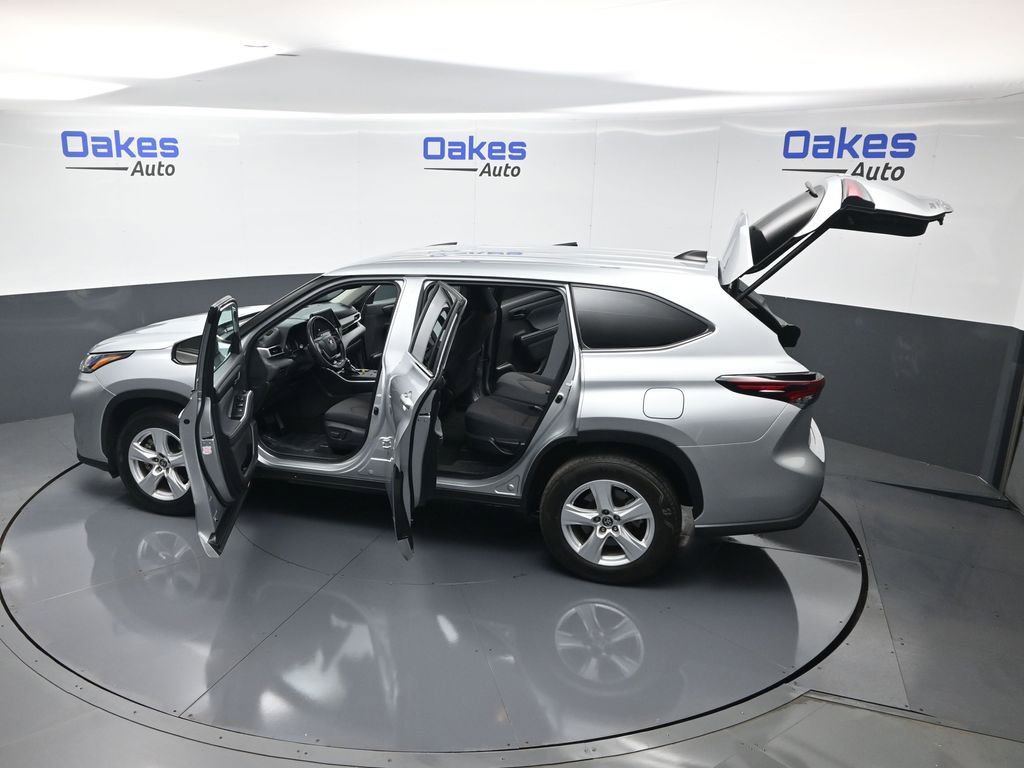 Used 2024 Toyota Highlander LE image 59