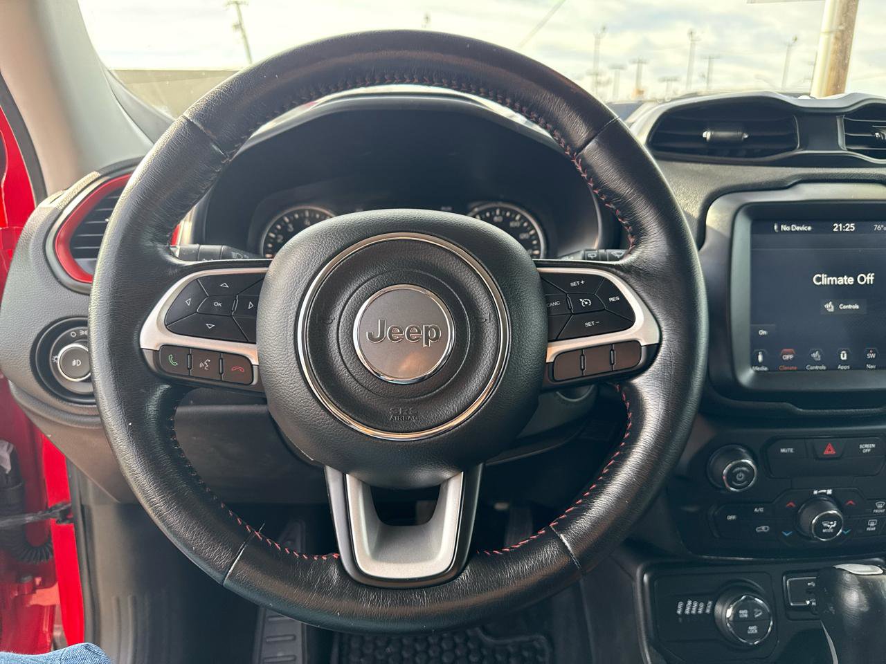 Used 2018 Jeep Renegade Trailhawk AWD/4WD image 14