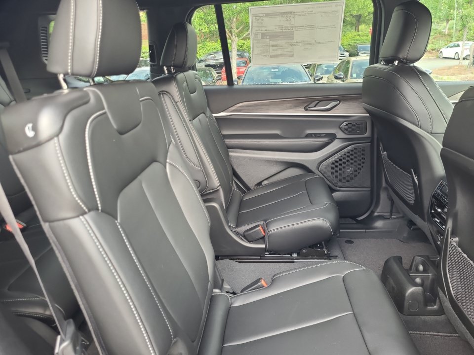New 2026 Jeep Grand Cherokee L Limited AWD/4WD image 29