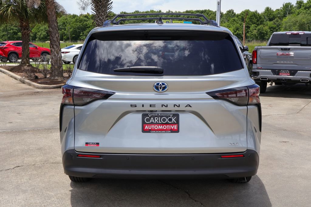 Used 2025 Toyota Sienna XLE FWD image 25
