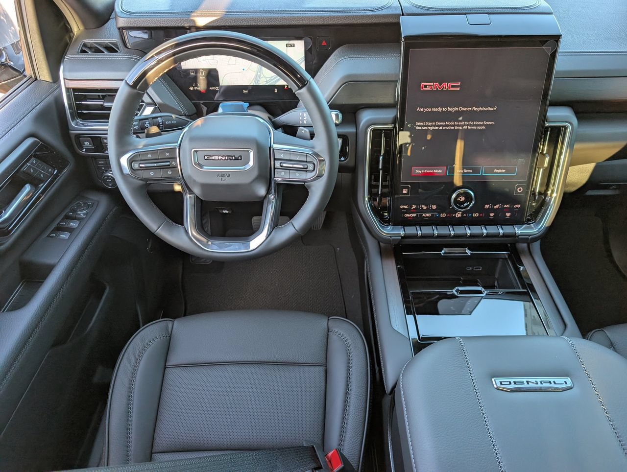 New 2026 GMC Yukon Denali w/ Denali Reserve Package AWD/4WD image 9