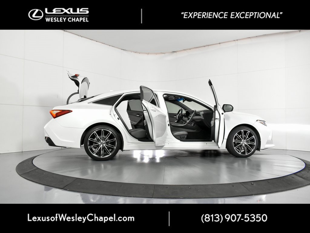 Used 2019 Toyota Avalon XSE image 15