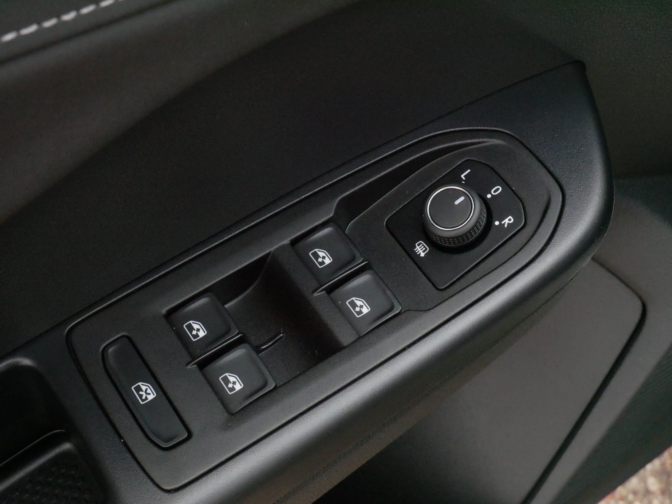 Certified 2025 Volkswagen Taos SE AWD/4WD image 19