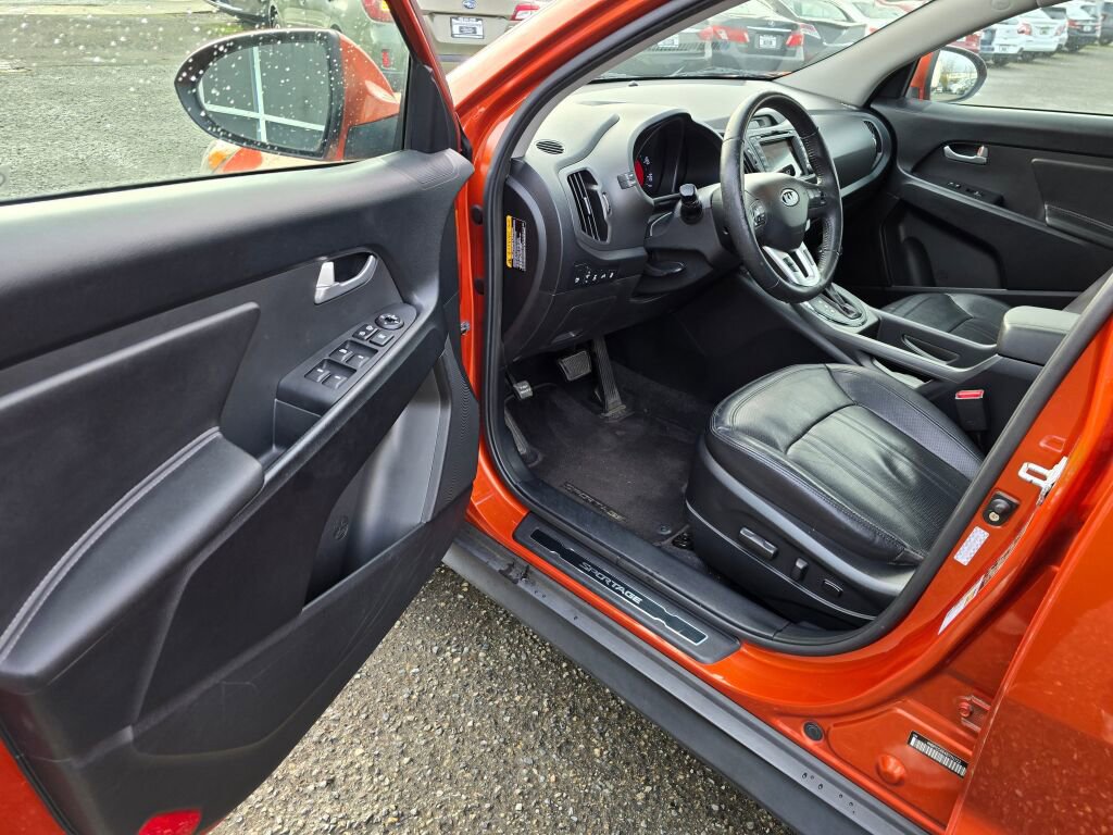 Used 2011 Kia Sportage SX w/ Premium Pkg w/Leather Seats image 19