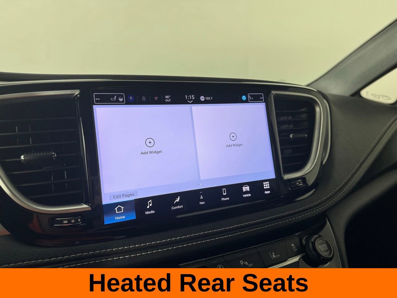 Used 2025 Chrysler Pacifica Limited FWD image 17