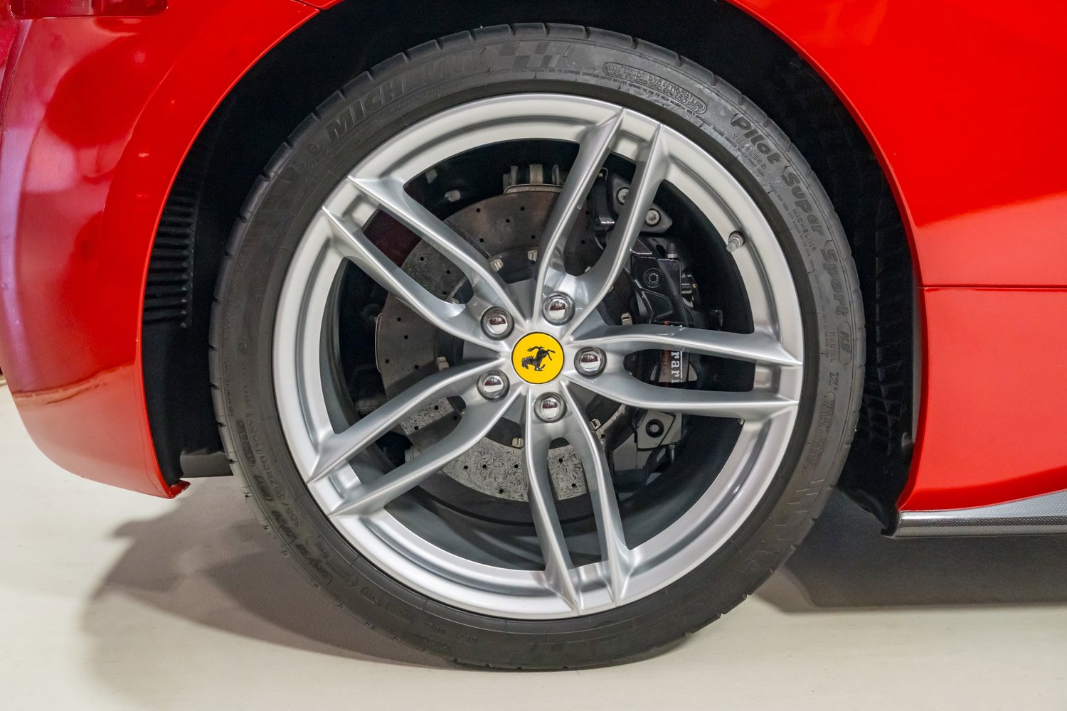 Used 2018 Ferrari 488 GTB RWD image 15
