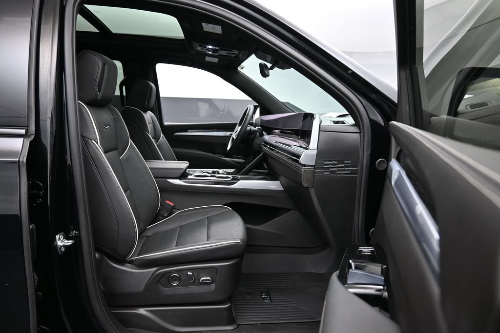 Used 2025 Cadillac Escalade Sport w/ Touring Package AWD/4WD image 30