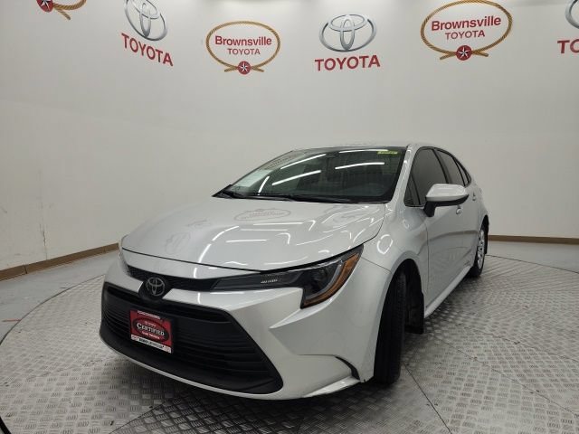 Certified 2025 Toyota Corolla LE FWD image 2