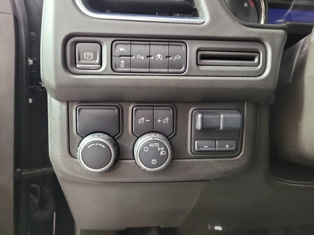 Used 2021 Chevrolet Tahoe RST w/ Luxury Package RWD image 13