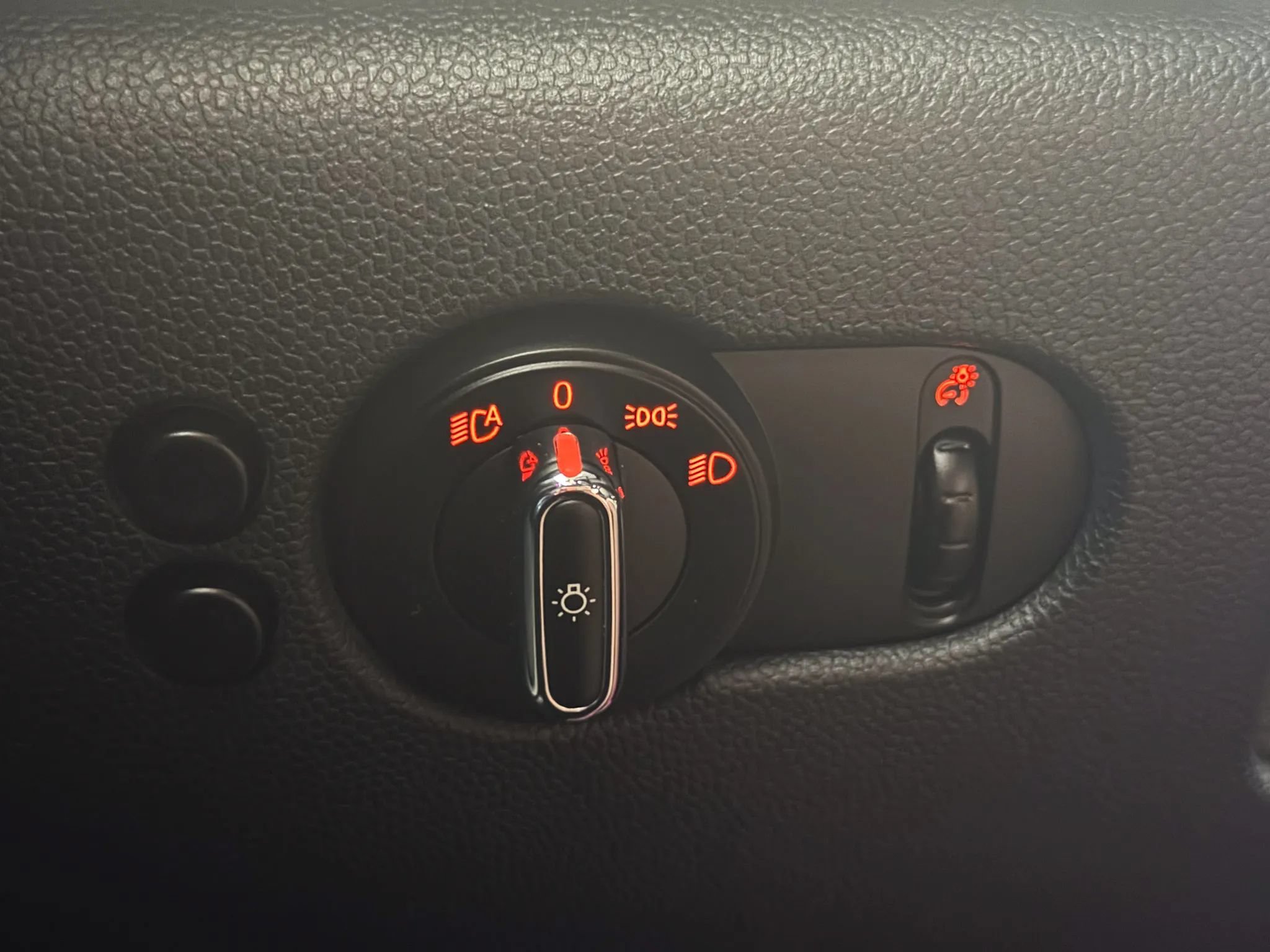 Used 2015 MINI Cooper 2-Door Hardtop FWD image 32