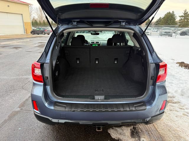 Used 2017 Subaru Outback 2.5i Premium image 3