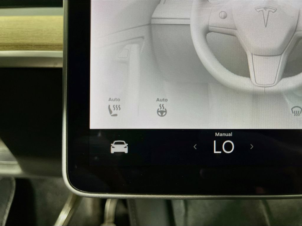 Used 2021 Tesla Model Y Long Range AWD/4WD image 19