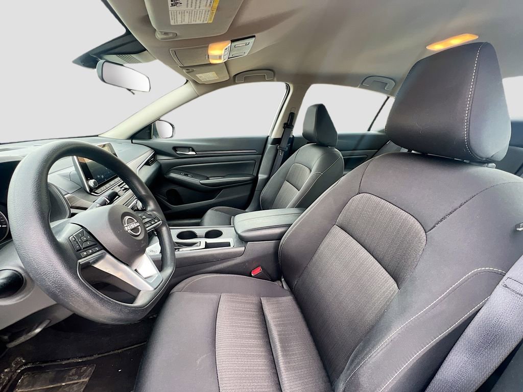 Used 2025 Nissan Altima 2.5 SV FWD image 21