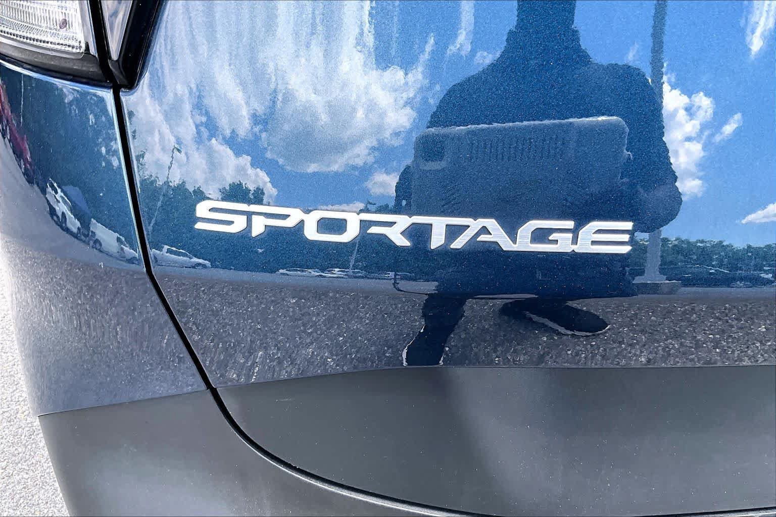 Used 2023 Kia Sportage EX AWD/4WD image 10