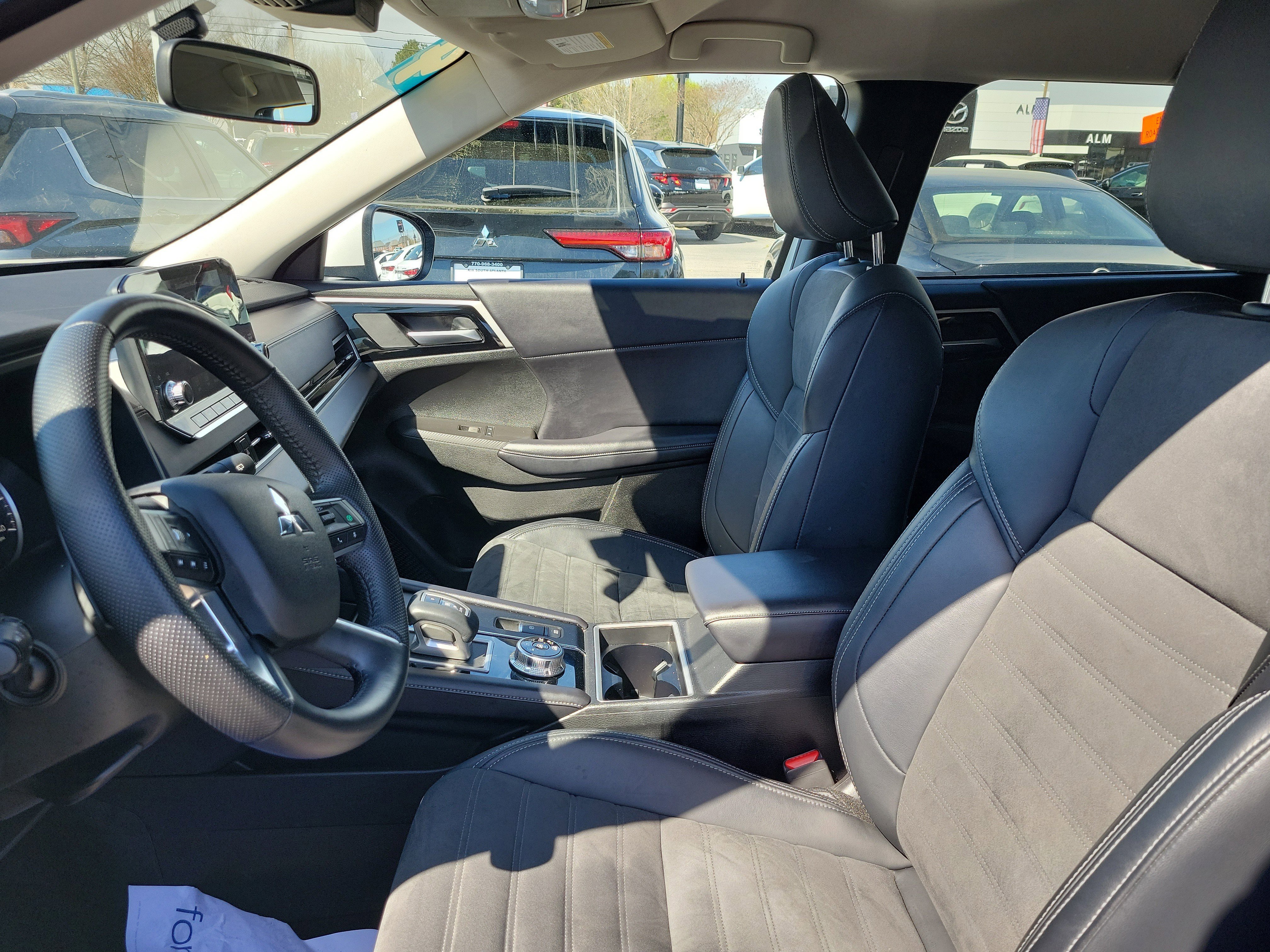 Used 2024 Mitsubishi Outlander SE Black Edition image 18