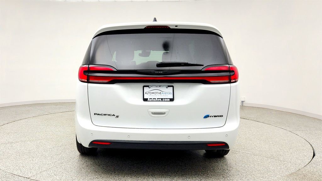Used 2024 Chrysler Pacifica Limited FWD image 6