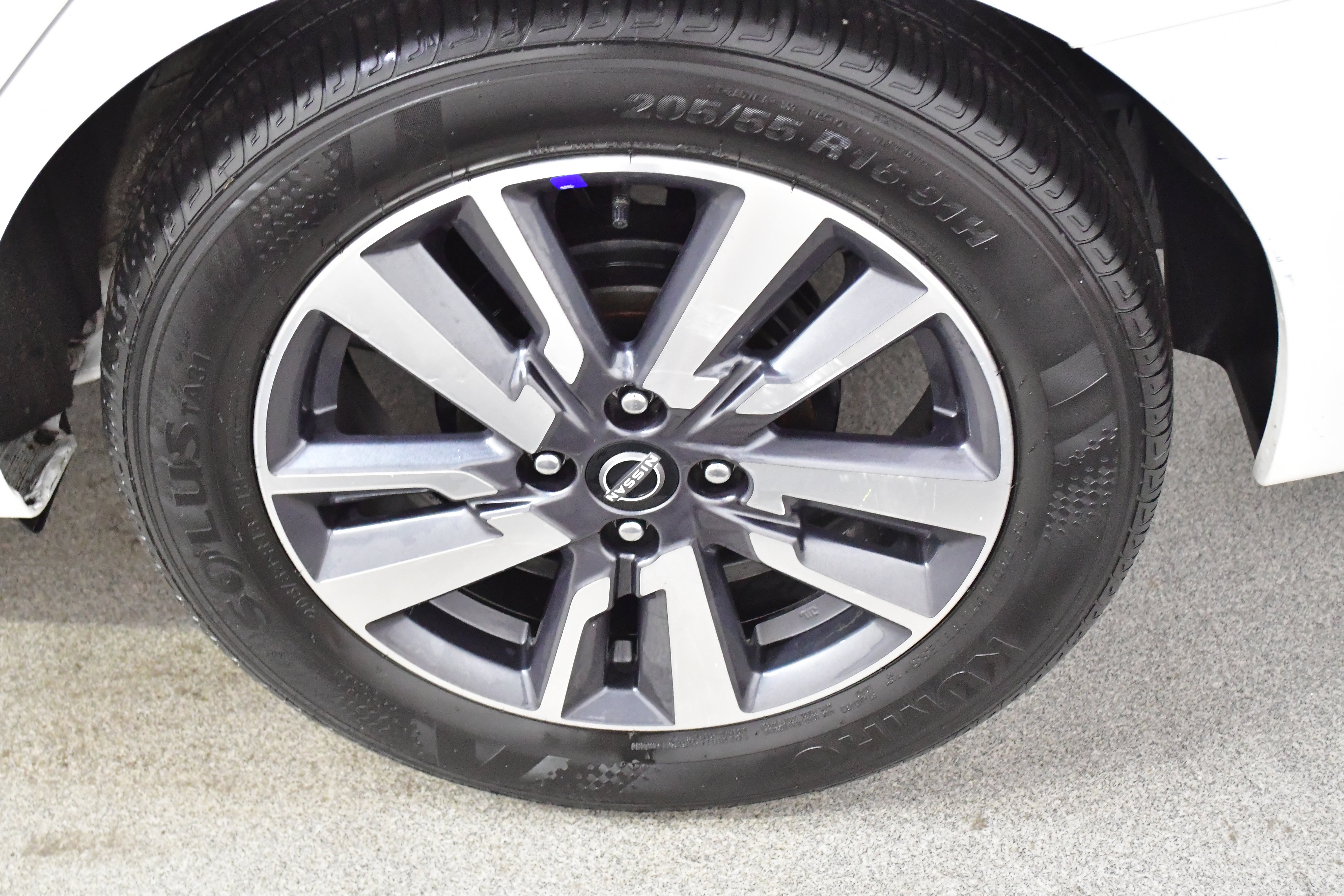 Used 2025 Nissan Versa SV FWD image 35