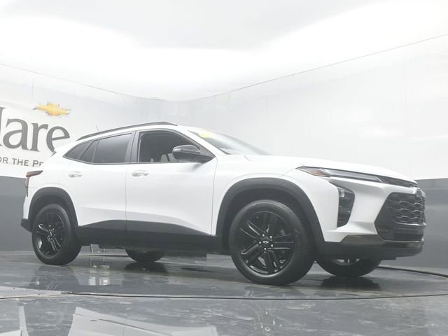 Used 2024 Chevrolet Trax ACTIV FWD image 2