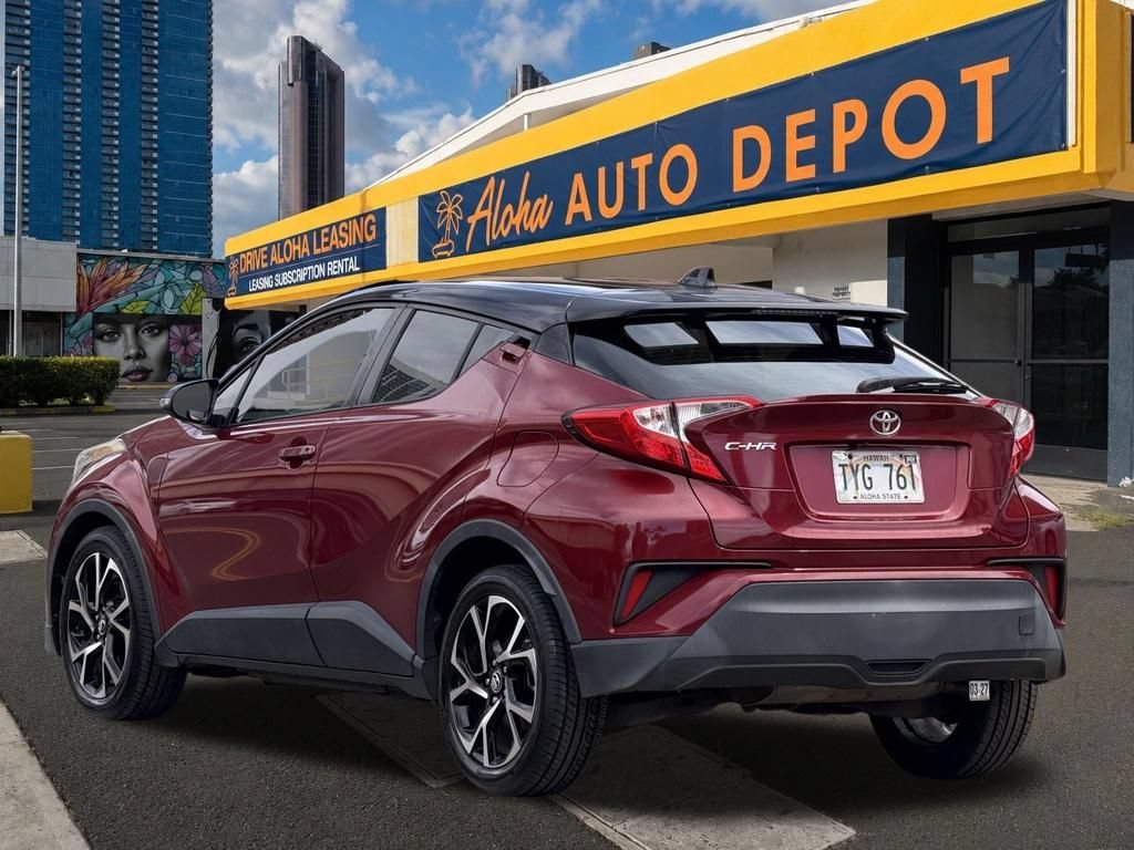 Used 2019 Toyota C-HR XLE FWD image 3