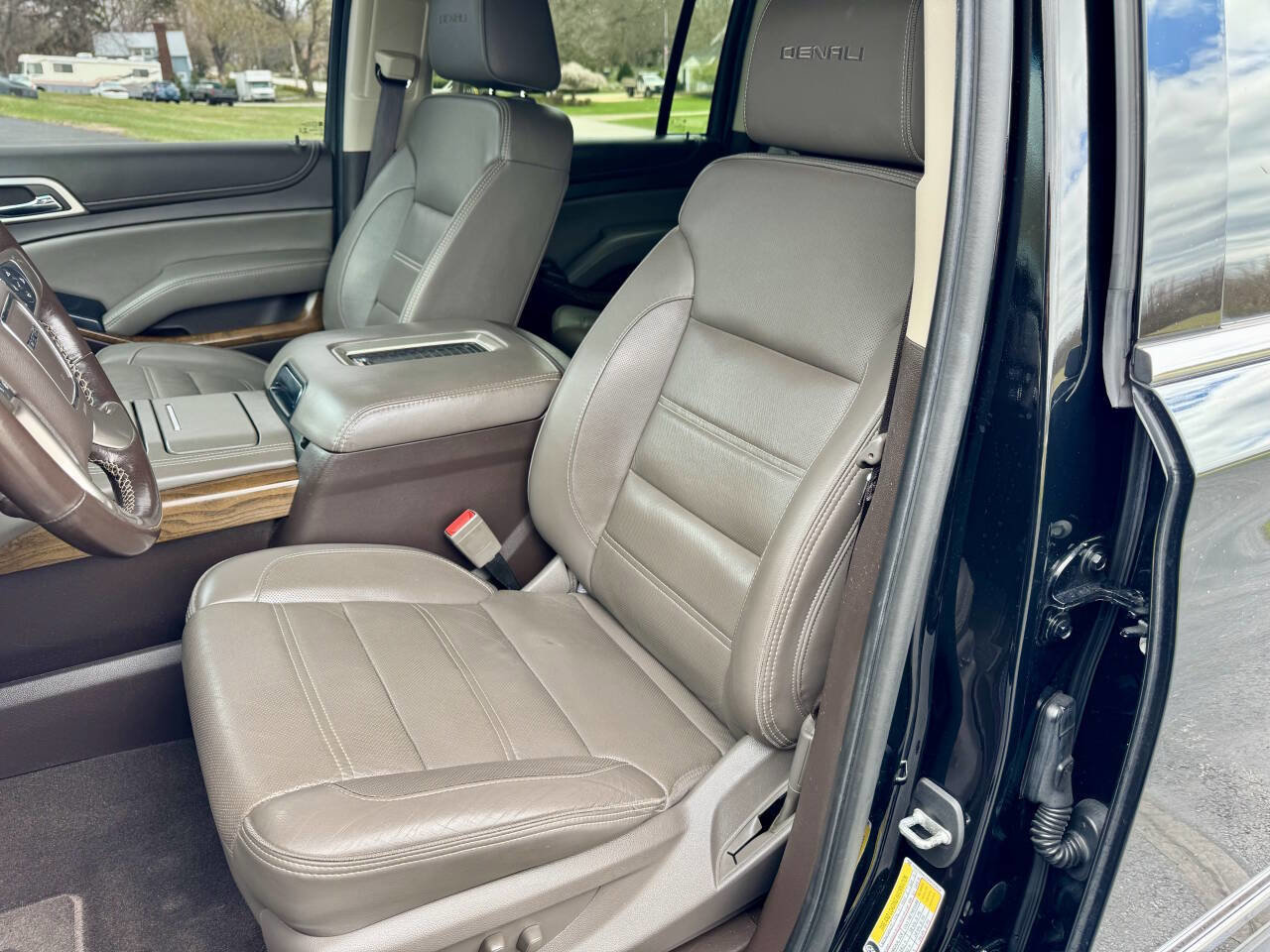 Used 2019 GMC Yukon XL Denali w/ Denali Ultimate Package AWD/4WD image 10