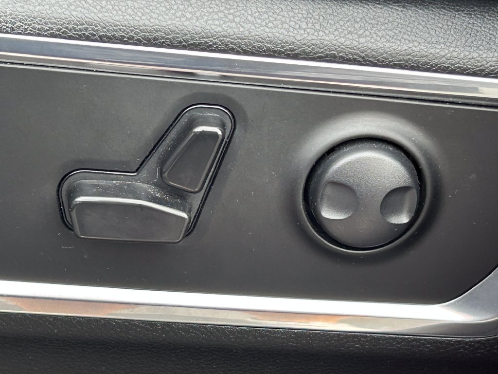 Used 2024 RAM 1500 Laramie AWD/4WD image 28