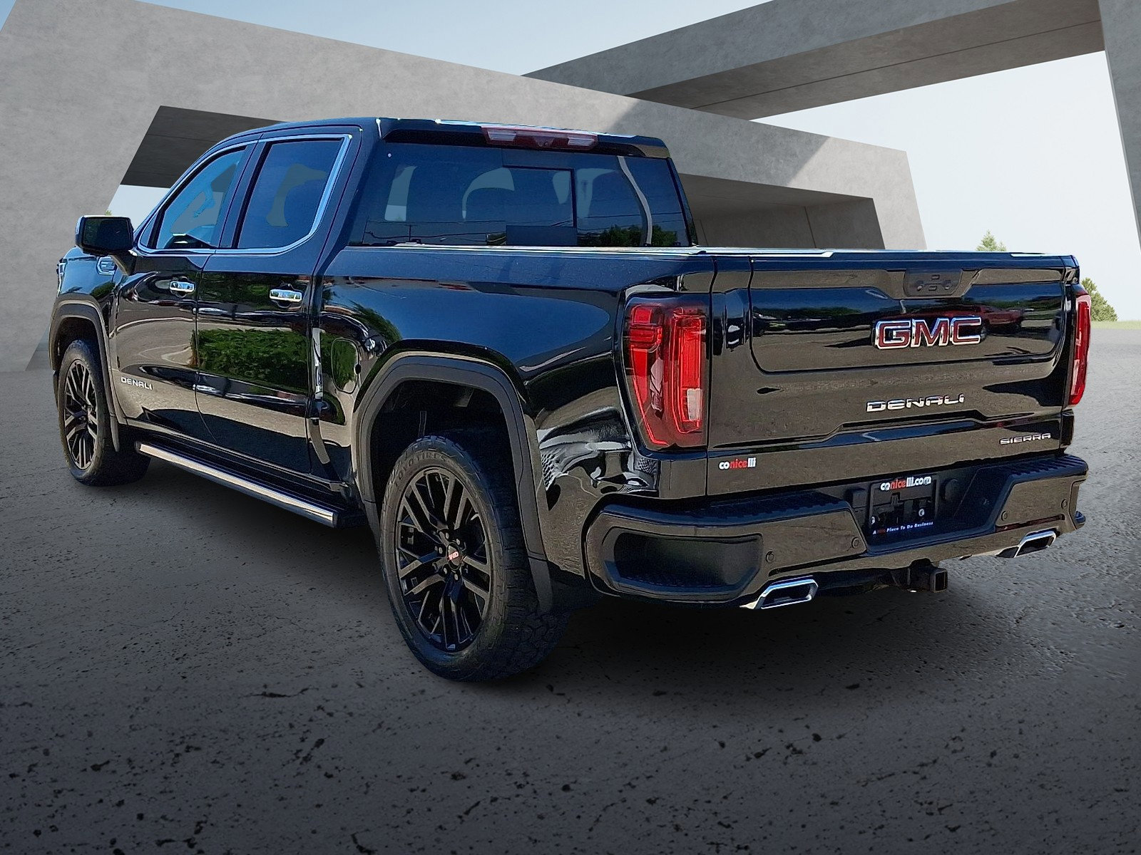 Used 2022 GMC Sierra 1500 Denali w/ Technology Package AWD/4WD image 4