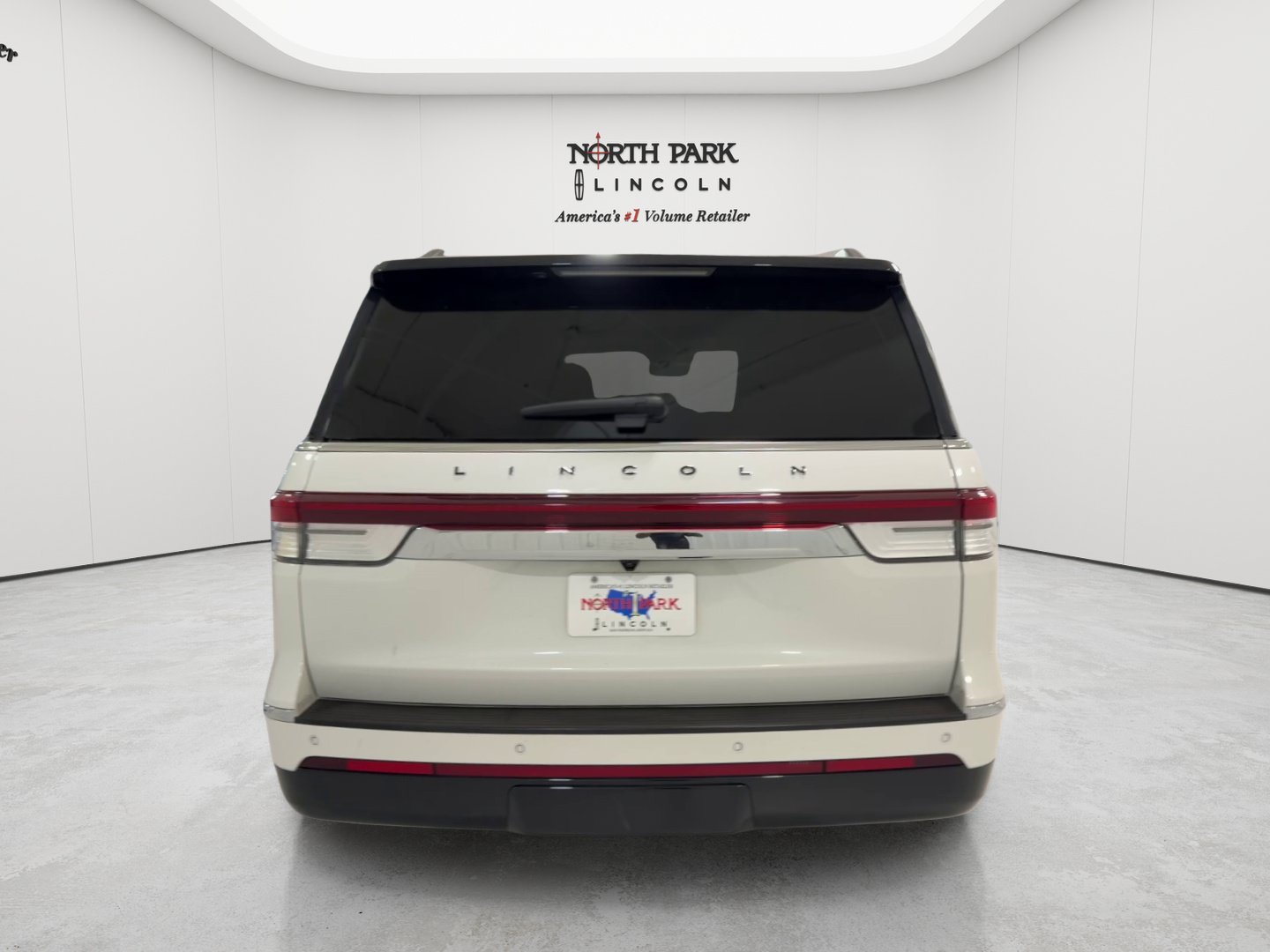 Used 2023 Lincoln Navigator L Black Label AWD/4WD image 4