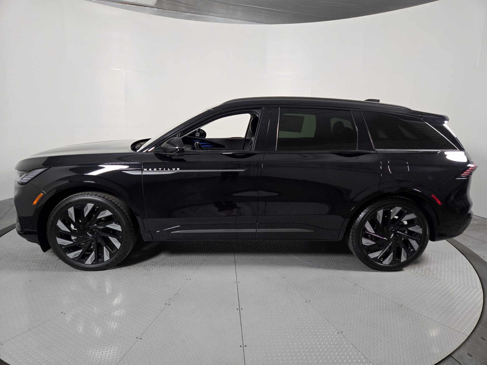 New 2026 Lincoln Nautilus Reserve w/ Jet Appearance Package AWD/4WD image 8