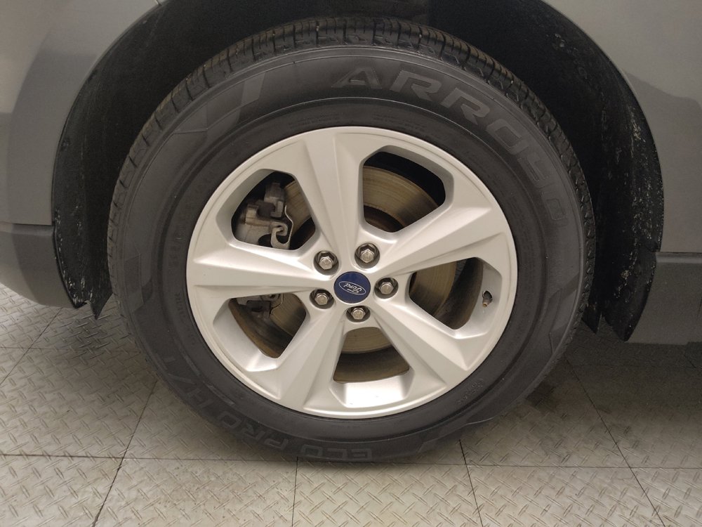 Used 2018 Ford Edge SE image 31