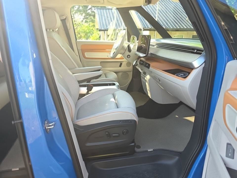 Certified 2025 Volkswagen ID. Buzz 1st Edition RWD image 12