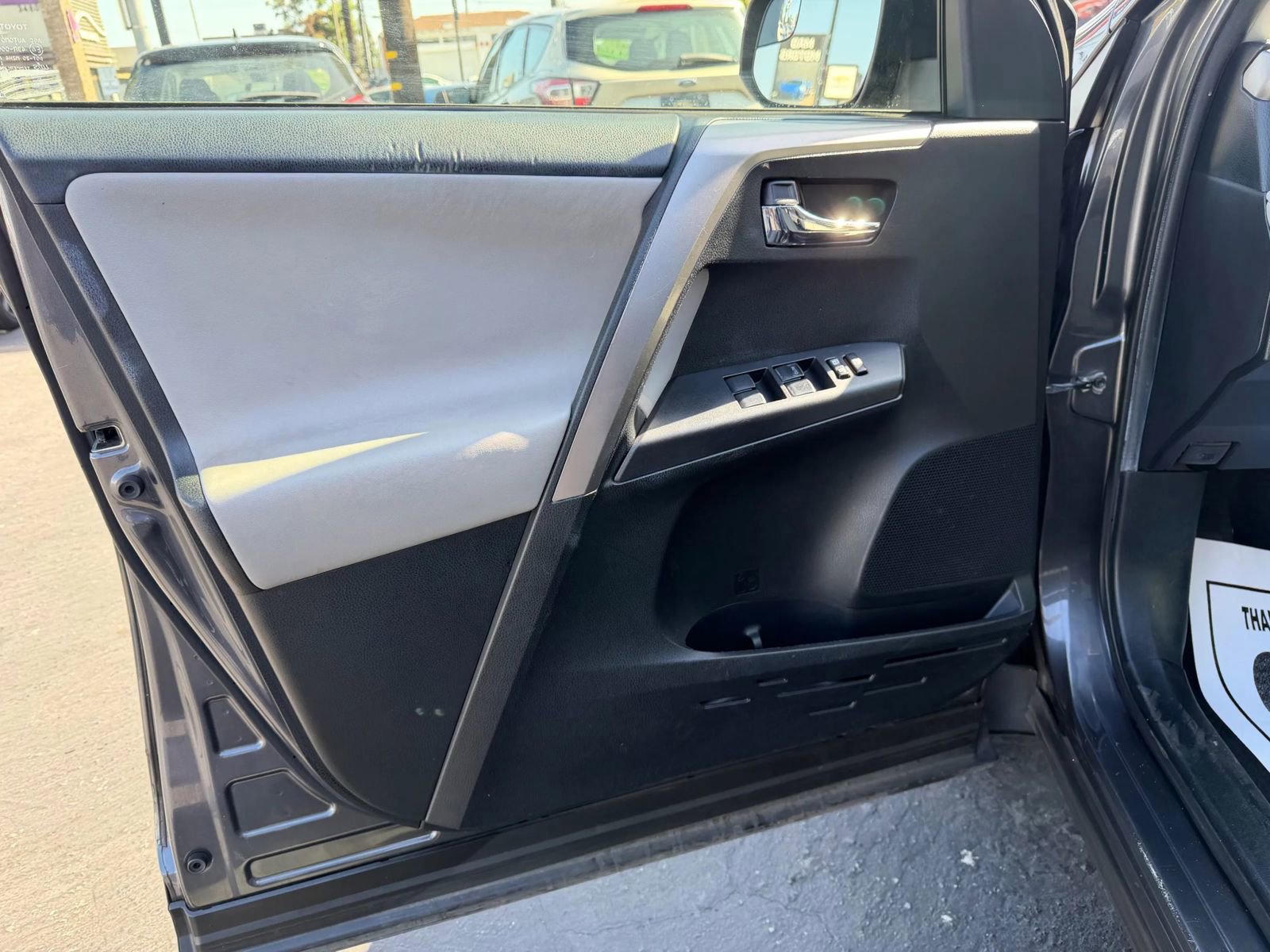Used 2016 Toyota RAV4 XLE FWD image 14
