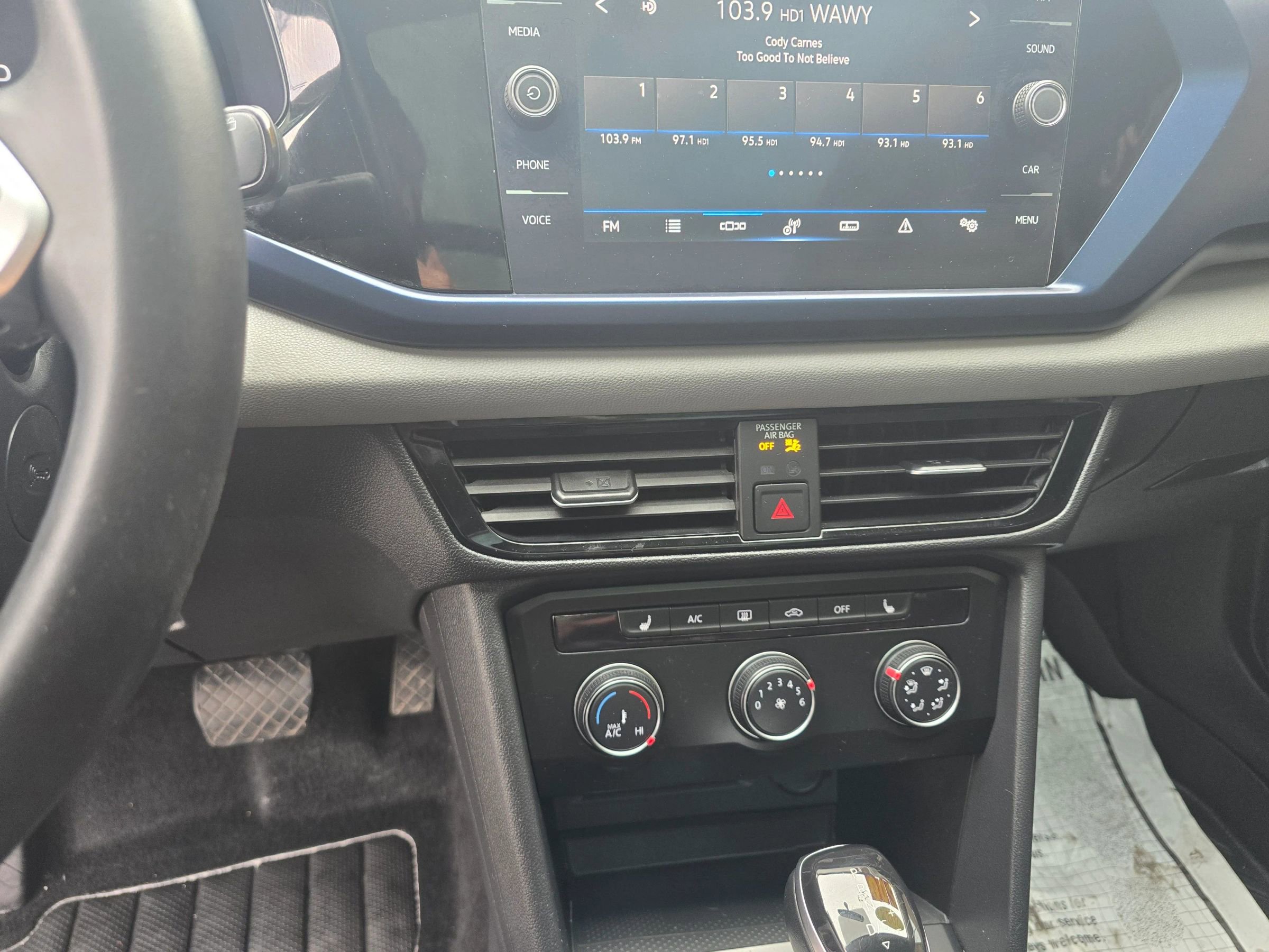 Used 2022 Volkswagen Taos SE image 36