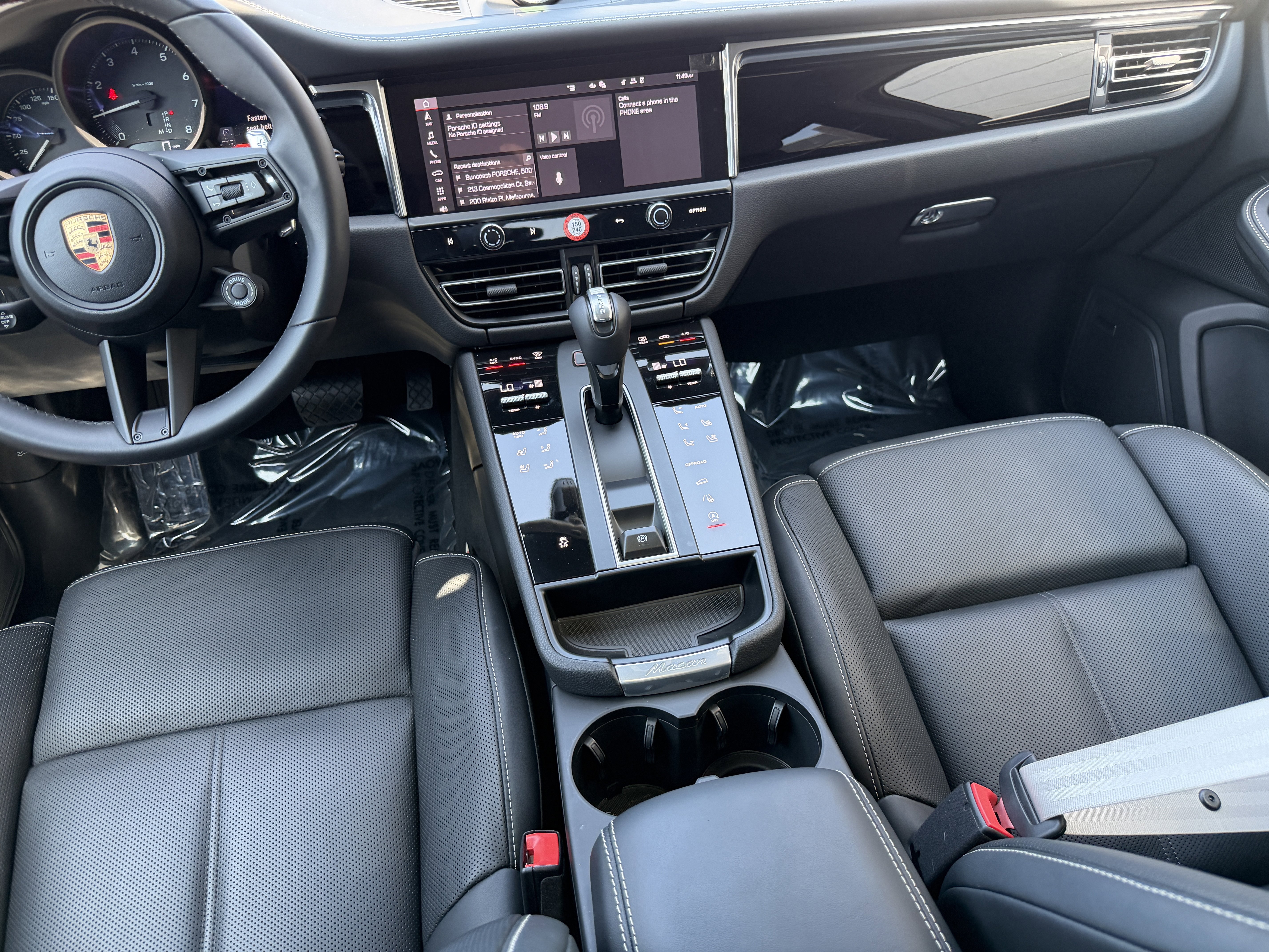 Certified 2025 Porsche Macan AWD/4WD image 19