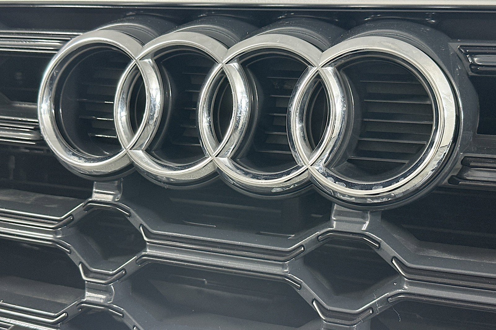 Used 2023 Audi Q5 2.0T Premium w/ Convenience Package image 15