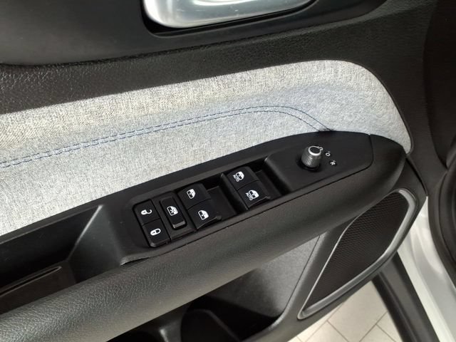 Used 2024 Jeep Compass Latitude AWD/4WD image 15