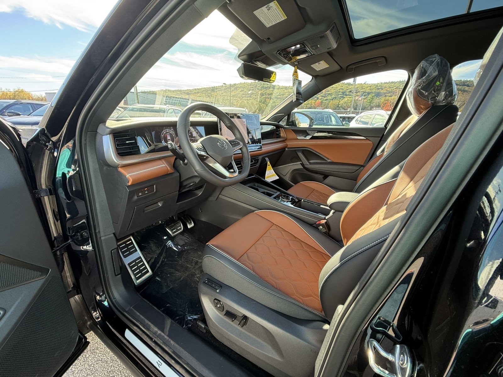 New 2026 Volkswagen Tiguan SEL R-Line image 11