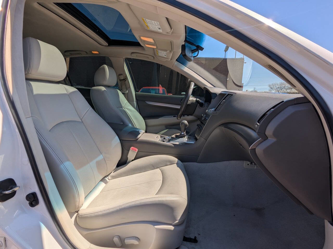 Used 2015 INFINITI Q40 AWD w/ Moonroof Package image 15