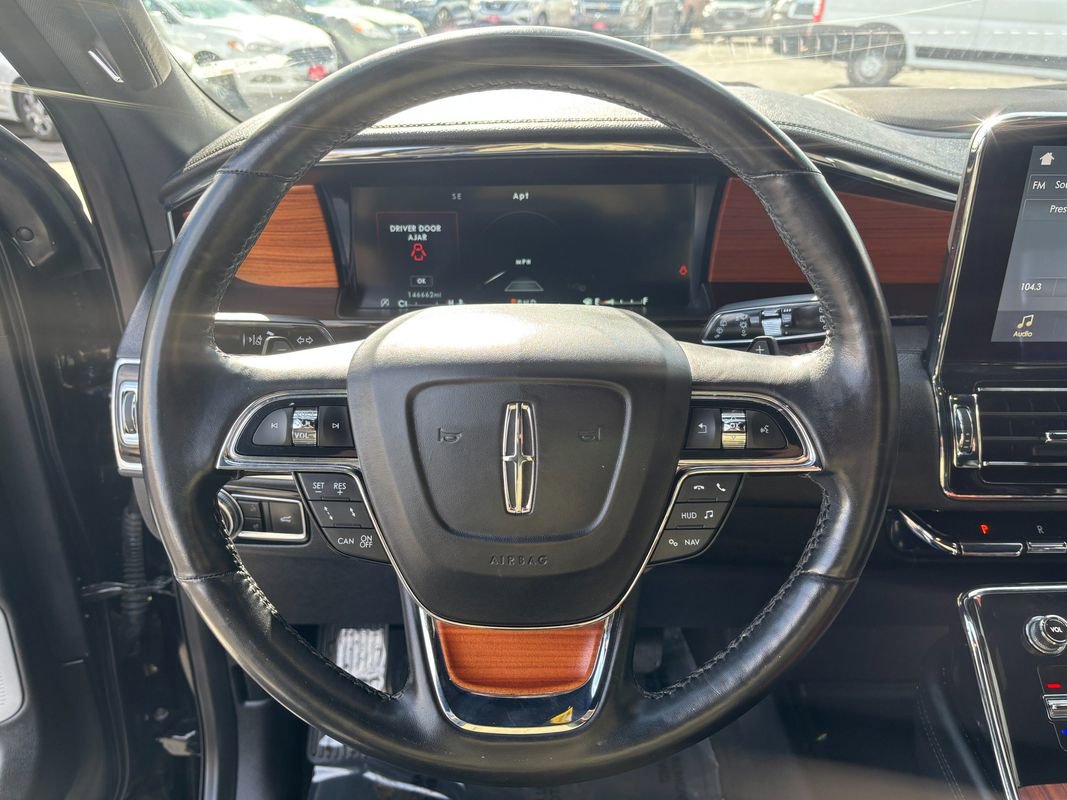Used 2019 Lincoln Navigator Reserve image 15