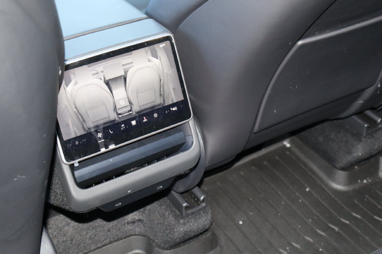 Used 2026 Tesla Model Y Long Range AWD/4WD image 17